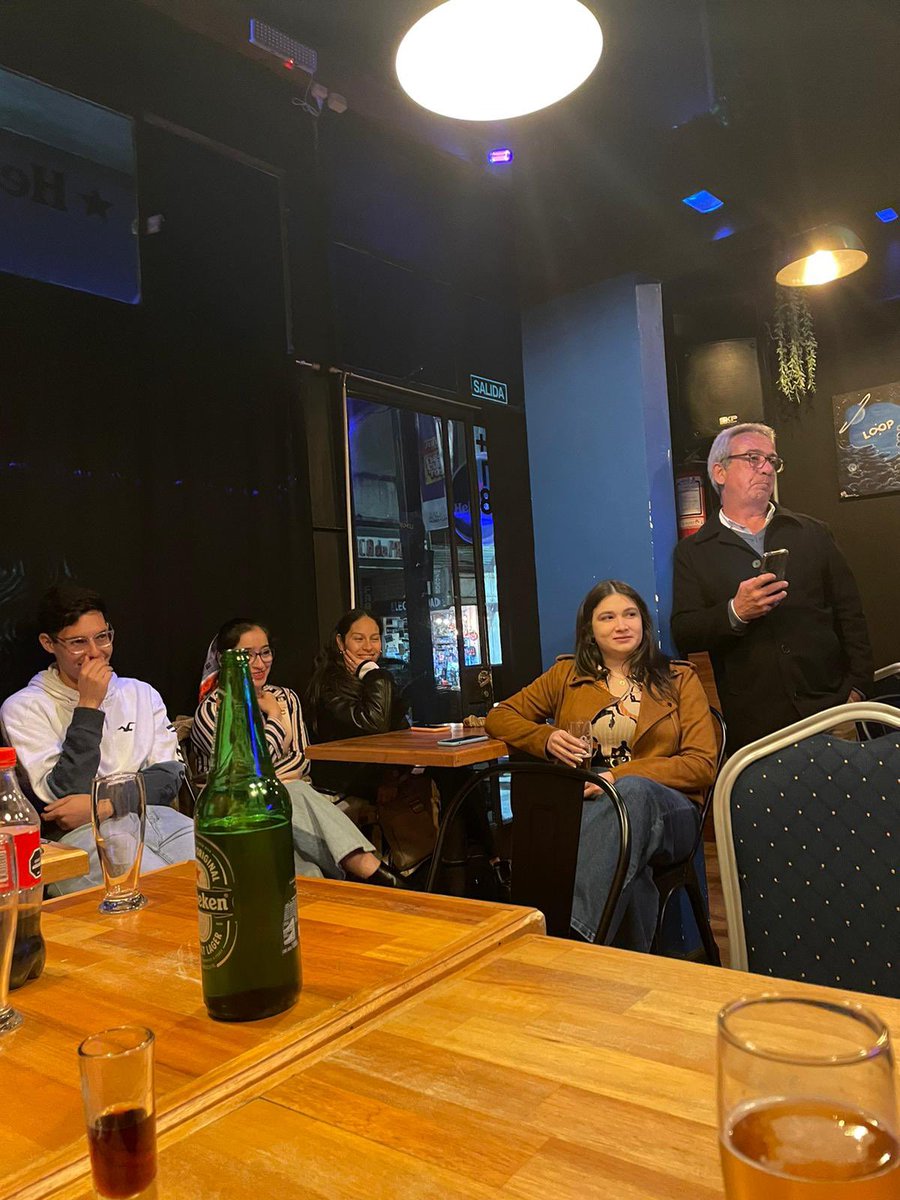 After Office para cerrar la semana contando anécdotas de campañas pasadas 🍕🍺✨
Gracias Diego Barcia por acompañarnos!