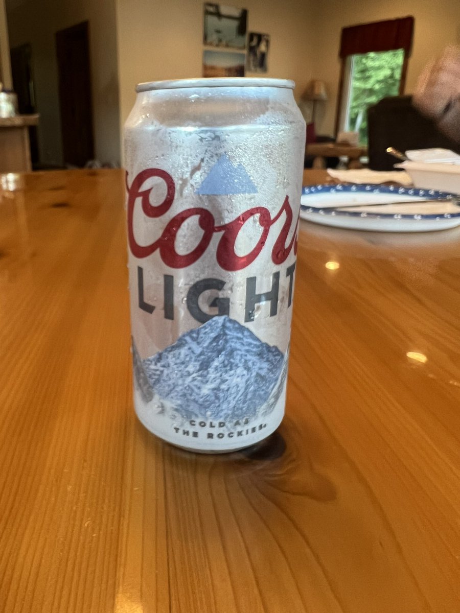 SRehovsky's tweet photo. @BarstoolBigCat it isn’t a weekend if the mountains aren’t blue. #RedCoors https://t.co/AKPPQ2V0CM