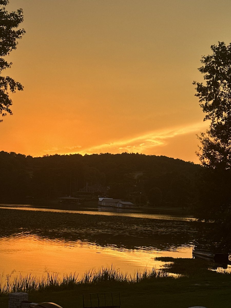 ⁦@spann⁩ we just spent 20 days in 20 states…not sure we saw anything more beautiful than this (my back porch!).  #lakeguntersville