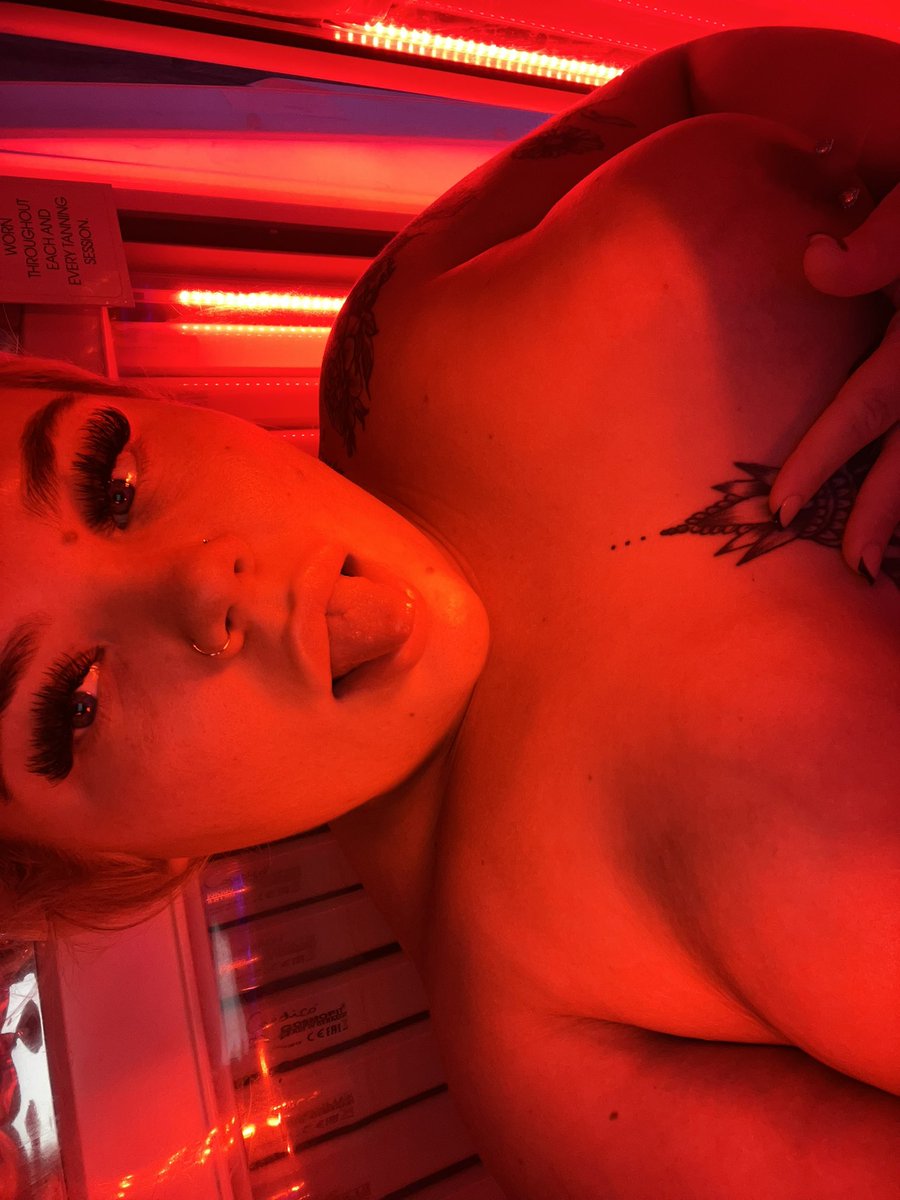 JessicaR3d's tweet photo. @mszrsmerci My ass is fatter 😘🍑 - discount in bio now x https://t.co/K5jWauIYKR