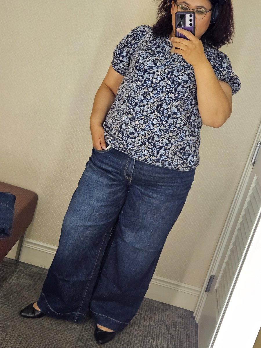 athenaswrath01's tweet photo. Ladies is Jean season @lanebryant the 3 are in my wish list already 😁I have a serious problem 😅
#jeanlover #fall #selfies #jeans #wideleg #flarejeans https://t.co/mcfHjnge2Y