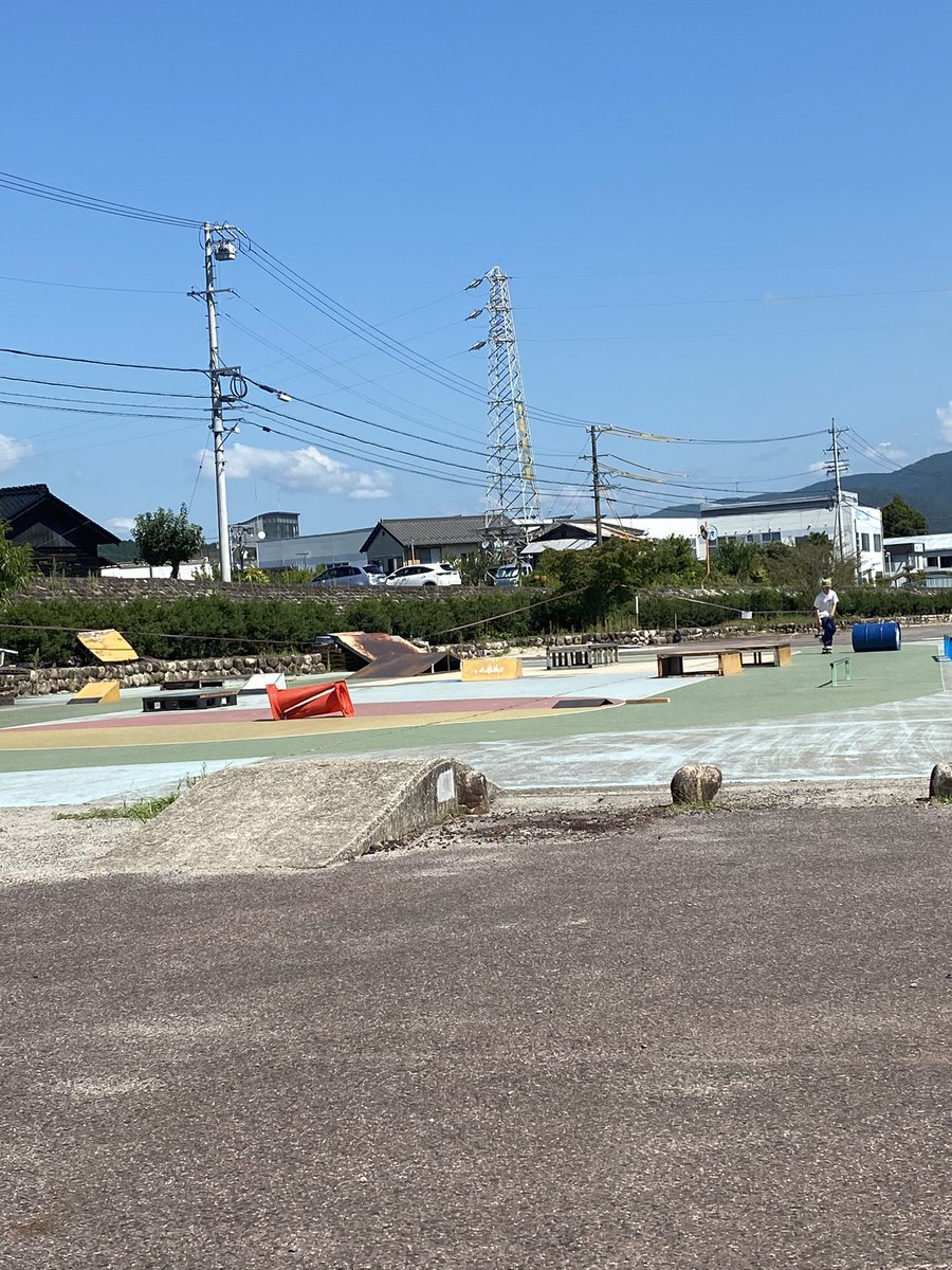 jesse5manen's tweet photo. 午前9時30分

子供と2人スケートボード

やばい　すげー楽しいけど　

凄く　暖かい　なんて😋（痩せ我慢w https://t.co/fSlOXVcyl6