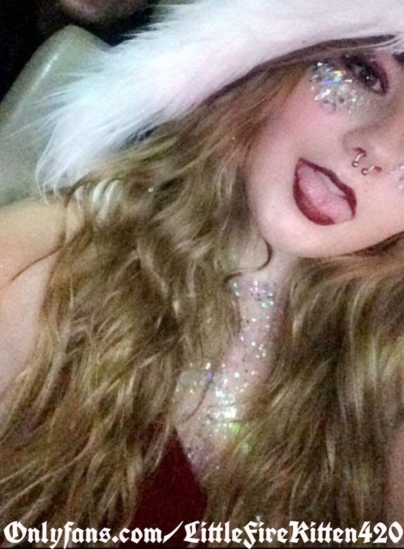 FireKitten420's tweet photo. Who likes a pretty #rave girl?
#onlyfans #prettyravegirl #kinky #fetish #altgirl #girlswithpiercings #gothgirl #goth #makeup #customcontent #brunette #inkedgirls #tattedgirls #shortgirls #financialdomination #findom #findomgoddess #findombrat #paypiggieswanted #paypigswelcomed https://t.co/7yoFHIvdwf