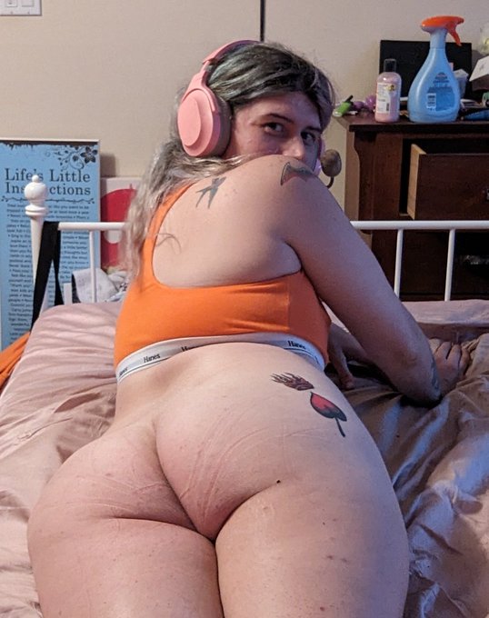 So I broke a pair of squat leggings because of the gains I got from bicycling a little harder in the<a href="/tag/gymgirl"class="tags"><span>#gymgirl</span></a><a href="/tag/butt"class="tags"><span>#butt</span></a><a href="/tag/peach"class="tags"><span>#peach</span></a><a href="/tag/tattoos"class="tags"><span>#tattoos</span></a><a href="/tag/gamergirl"class="tags"><span>#gamergirl</span></a><a href="/tag/bicycle"class="tags"><span>#bicycle</span></a>