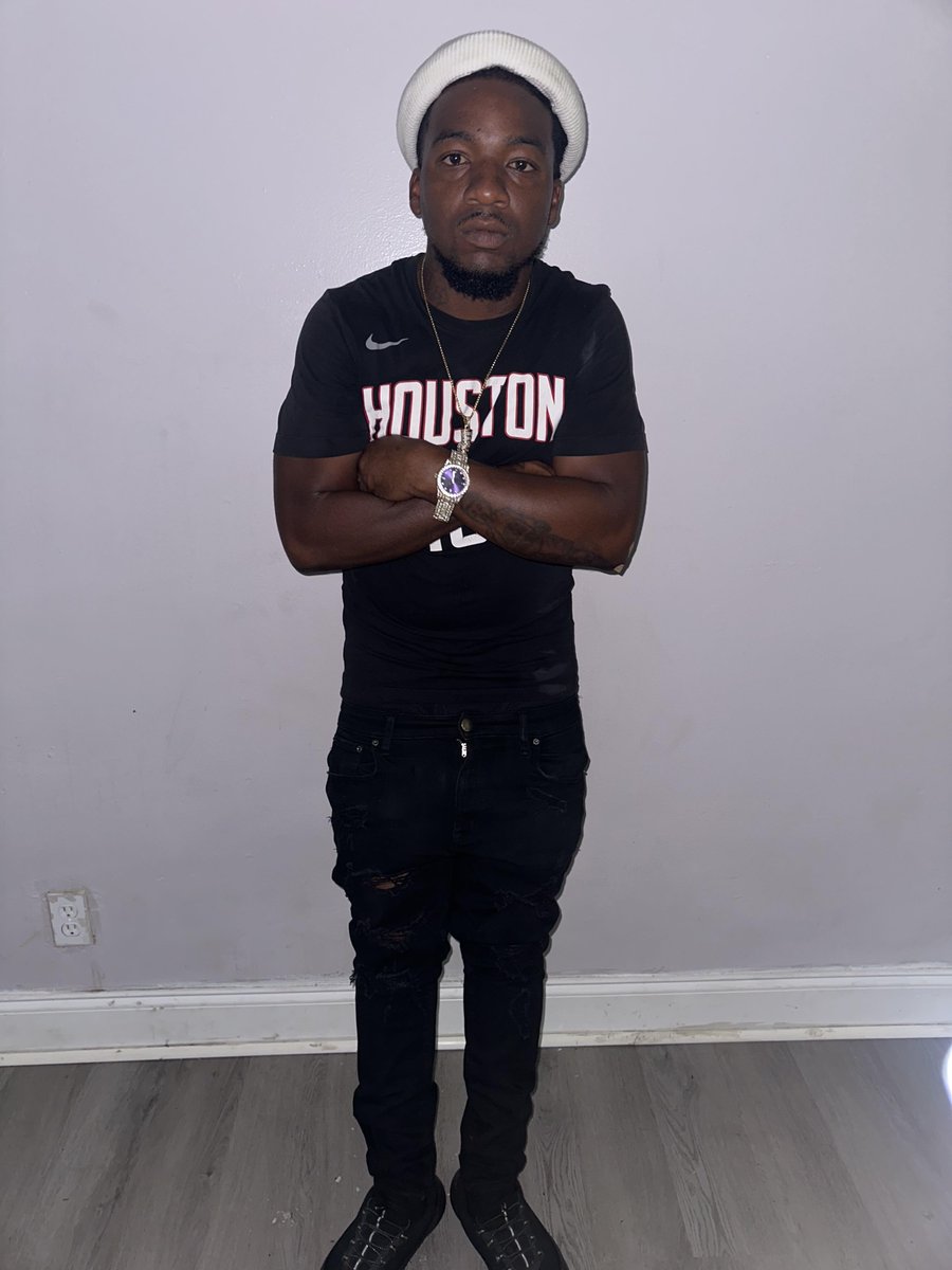 youngvaro1's tweet photo. New music coming https://t.co/EDWeADZNVi