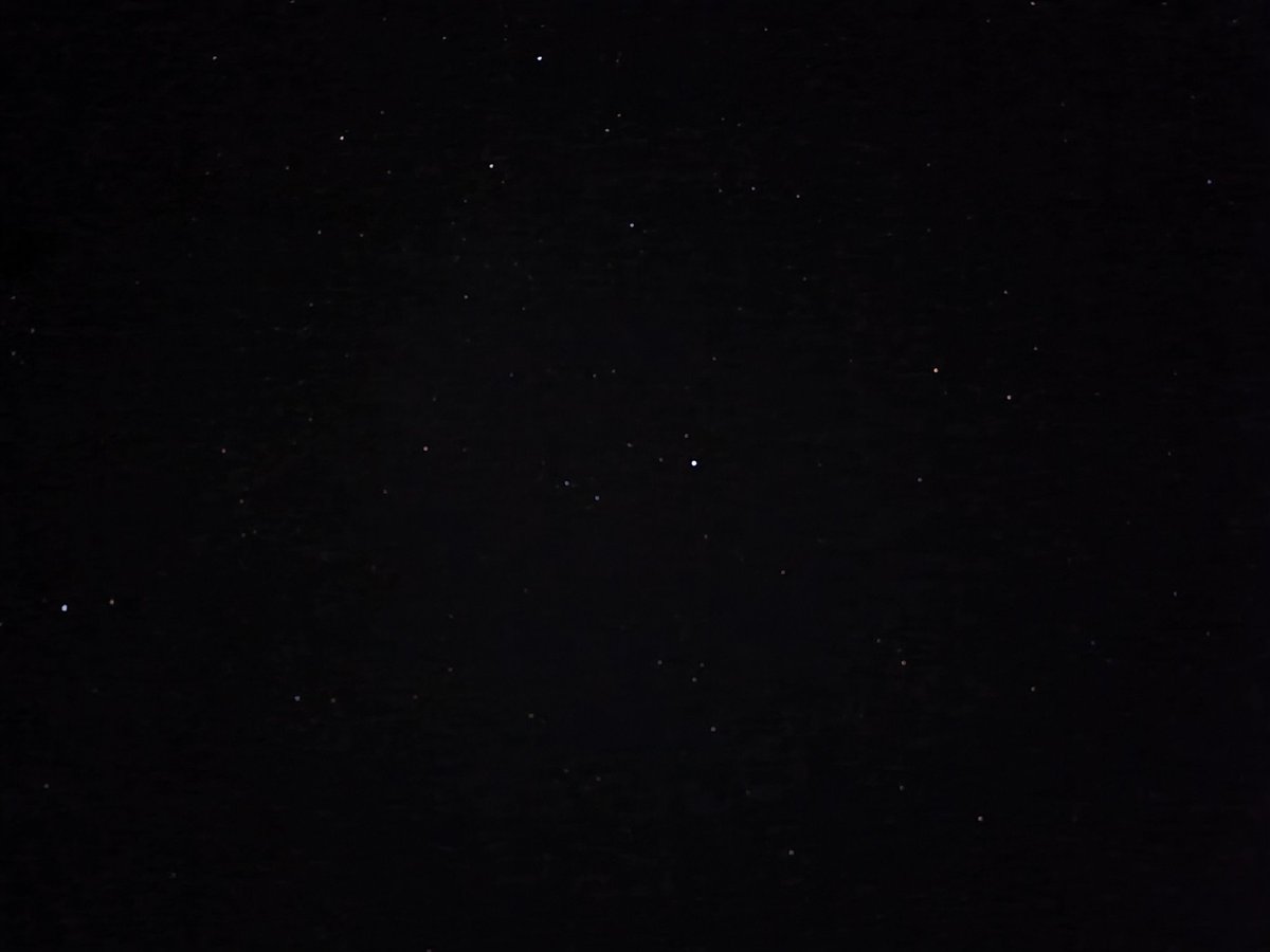 pumpkinfaeries's tweet photo. Watching for meteors tonight - amazed at the amount of light my phone camera caught and can differentiate! #MeteorWatch https://t.co/w8YlpdRHe7