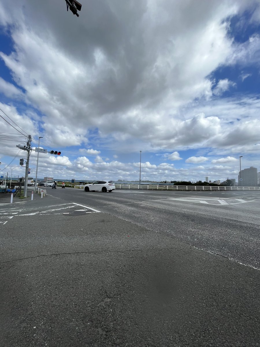 lonkuro7's tweet photo. 17km 5'22/km👟
朝ラン、出だしゆっくりも、中盤で5'00前後を6.7kmの間保てたので、20km足らずも満足☺️。昨日のビール🍺も消費!
☁️も丸っこく、たくさん埋めてくれてたので助かり。風も涼しめの多摩川でした。
90年代、CMソング🎧集。鈴木亜美、宇多田ヒカルなど
#ランプラ #エフヨコ #hit200 https://t.co/iRPruKFsWm