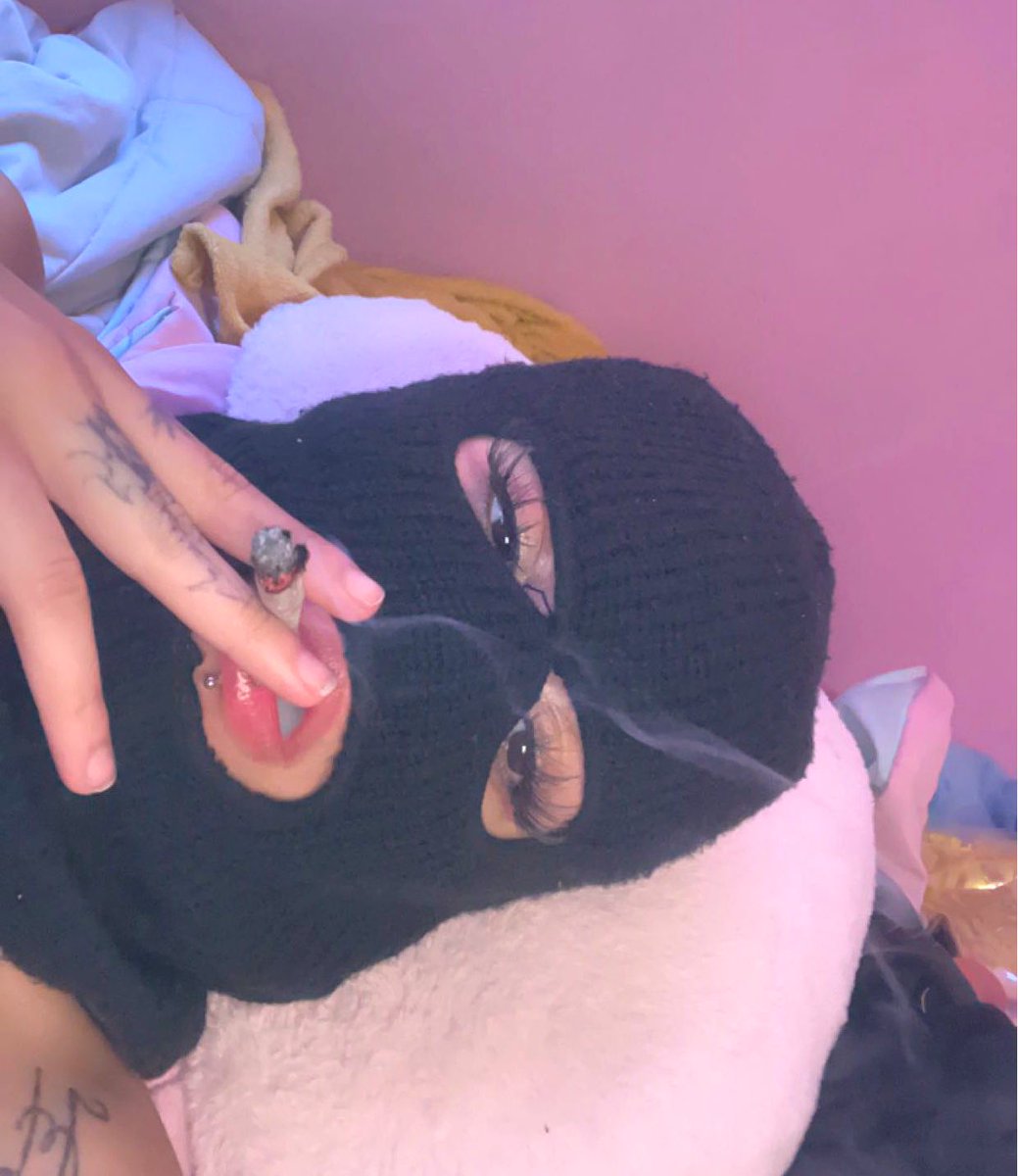 therealogmami's tweet photo. Ian smoking no za lil bitch I’m smoking on yu♠️ https://t.co/we5CejHKkJ