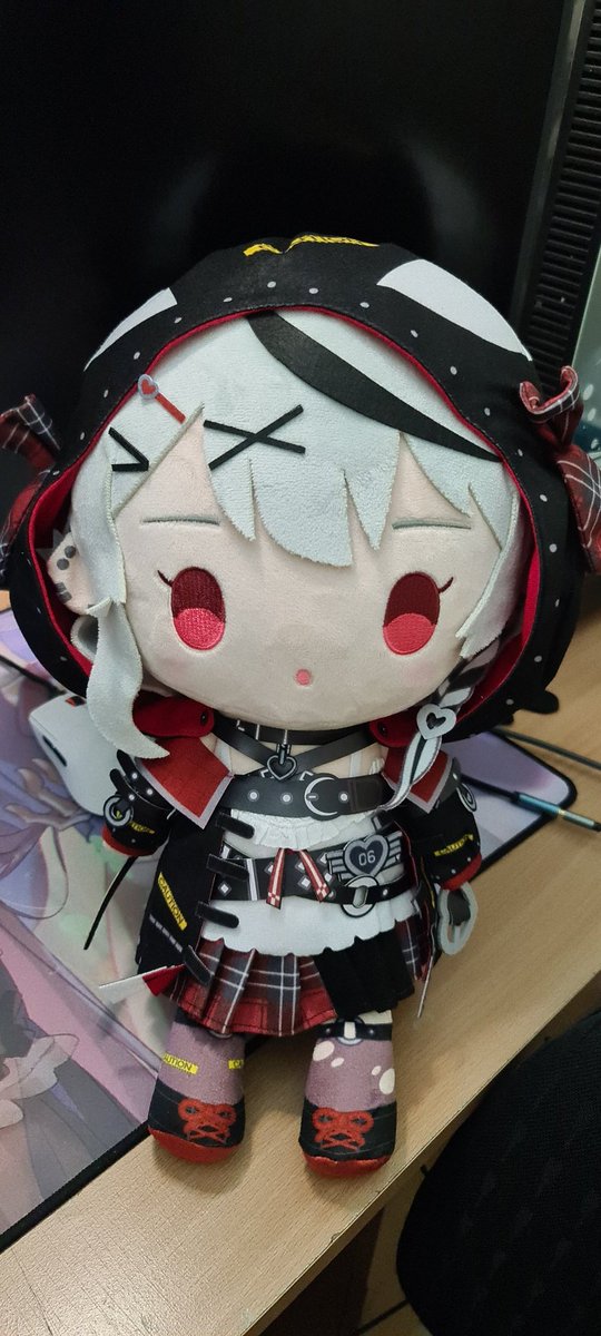 ✦ 5ixty tweet media