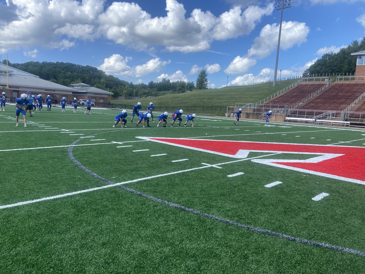 coolbreeze024's tweet photo. I once saw a video of a guy yelling he was Richlands football (it sure wasn’t Zeus or any of the foundational people). Couldn’t be any less true. Today we took our team to practice @ UVA Wise & I heard two 🌪’s yelling. These guys Rep Richlands 🏈 self made work ethic #FlyTheR https://t.co/FxIv0ggmKA
