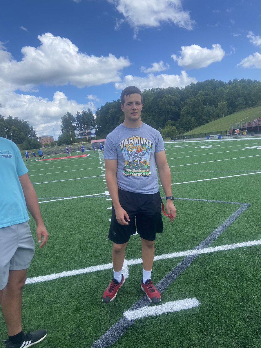 coolbreeze024's tweet photo. I once saw a video of a guy yelling he was Richlands football (it sure wasn’t Zeus or any of the foundational people). Couldn’t be any less true. Today we took our team to practice @ UVA Wise & I heard two 🌪’s yelling. These guys Rep Richlands 🏈 self made work ethic #FlyTheR https://t.co/FxIv0ggmKA
