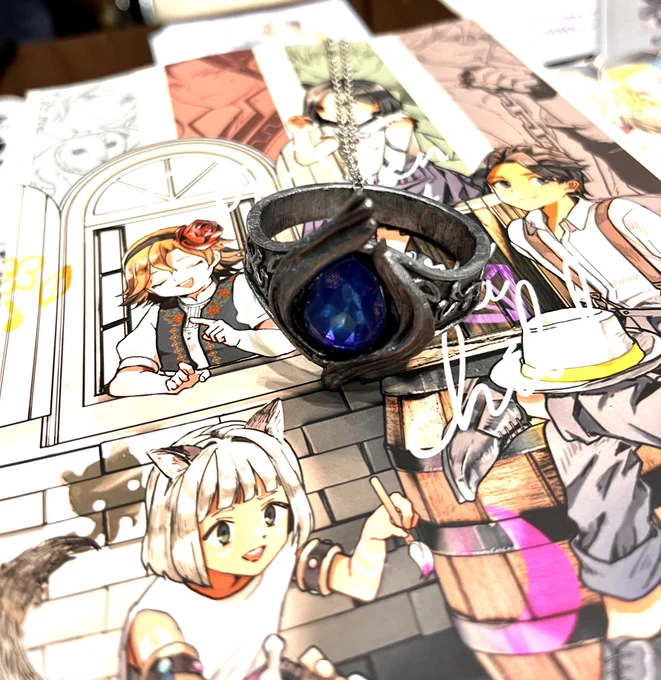 設営しました!本きちんと出来てました良かった… 今日は身内に手伝いに来てもらってます。私はせいかしんの指輪を首から下げてます よろしくお願いします!