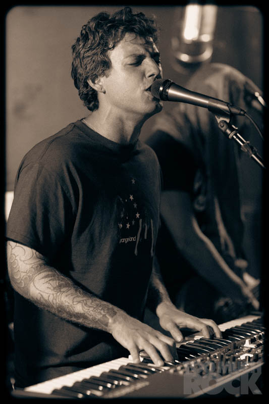 sidmuchrock's tweet photo. @youthpoolusa enveloped the entire @Farewellcafe audience and both opening acts #GetWithThis and #KarmicWheels with its “Sunflower Groove” on a stormy Sunday night. Check out my photos, videos, and thoughts of the night on Too Much Rock at https://t.co/WcExQGs3iQ. https://t.co/VUGSzfnkp1