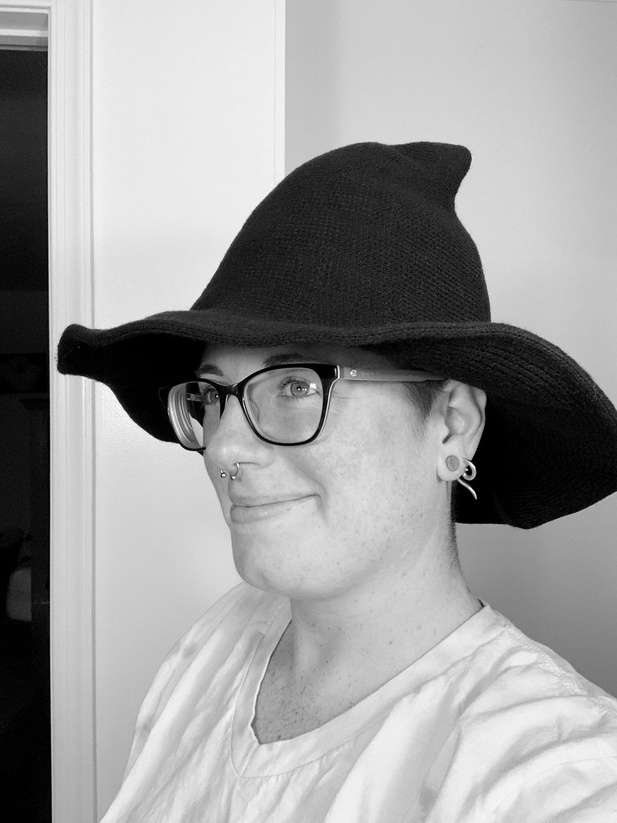 Mrs_Will_Games's tweet photo. I love this hat way too much! Temu FTW! #imawitch https://t.co/3wGP6JAcQB