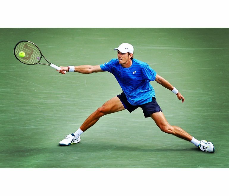 Good lunge action from the aussie Alex De Minaur in a quarter final victory over Daniil Medvedev at the NB Open.  #toronto #tennis #Nationalbankopen #sportsphotography