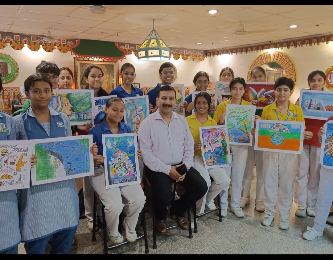 NeeruShahani's tweet photo. Poster Making competition for IX- XII was organised with the spirit and theme  of celebrating G20 , Vasudhaiva kutumbakam .Young minds displayed skills by way of translating ideas through array of posters.@Ahlconpublic1 @MamthaSays @aarathik007 https://t.co/we2bKK6u87