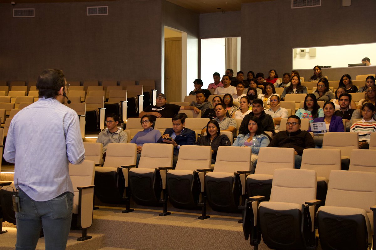 vbuenan's tweet photo. Conversando con nuestros estudiantes de la modalidad “a distancia” sobre las oportunidades para realizar movilidad estudiantil que tiene disponible la Universidad Tecnológica Empresarial de Guayaquil  @UTEG_ec como parte de su estrategia de internacionalización. https://t.co/MUP4fJQX4y