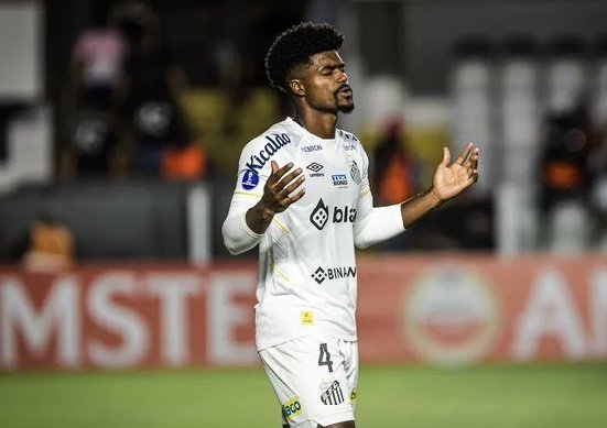 🚨🚨ATENCIÓN🚨🚨

La CBF solicitó a la FIFA que impide que los atletas sancionados por manipulación jueguen en otros países

La Confederación quiere que los castigos aplicados en 🇧🇷 tengan cobertura mundial

🗞️:<a href="/geglobo/">ge</a>