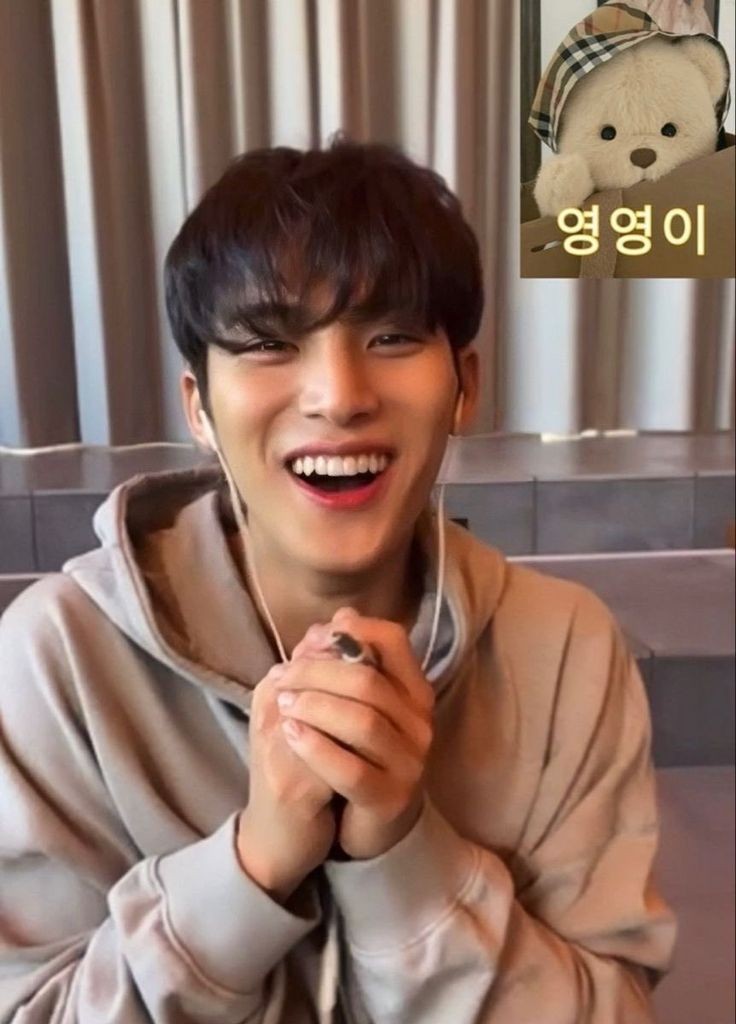 minegyu_'s tweet photo. mingyu of the day https://t.co/LxGZiTd7Pw