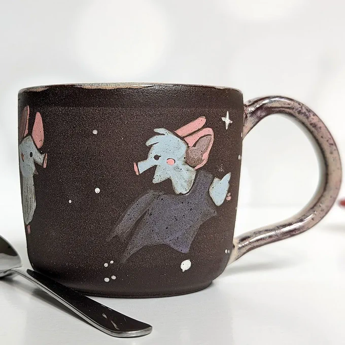 Nanannanananana BATMUG ! with a pink glaze. Which reminds me that I still have to see Barbie !