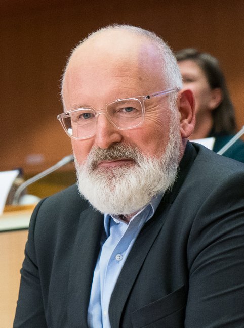 PopulismUpdates's tweet photo. This is the possible next PM of the Netherlands, before and after growing a beard https://t.co/nnsPRW4LSS