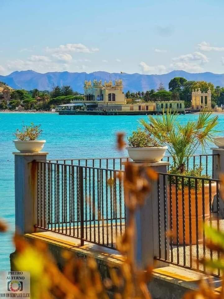 Sonia59804639's tweet photo. Buongiorno 🌞❤️Mondello che meraviglia 🤩 https://t.co/0amzrVPwcm