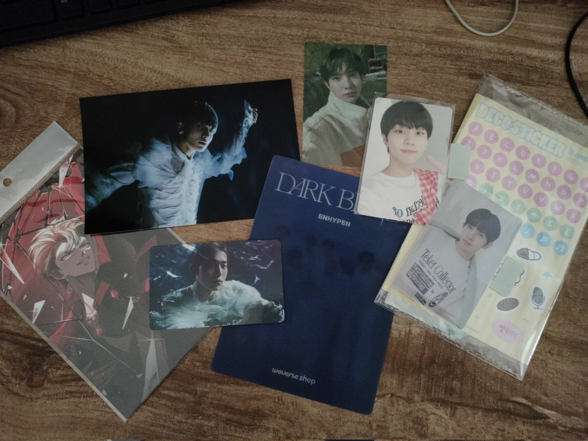 mintyoongiee's tweet photo. Finally got them na and may official freebie pa. Thank you so much!! @shopparkjimin #spjmfeedbacks https://t.co/bgKXY0uG4y