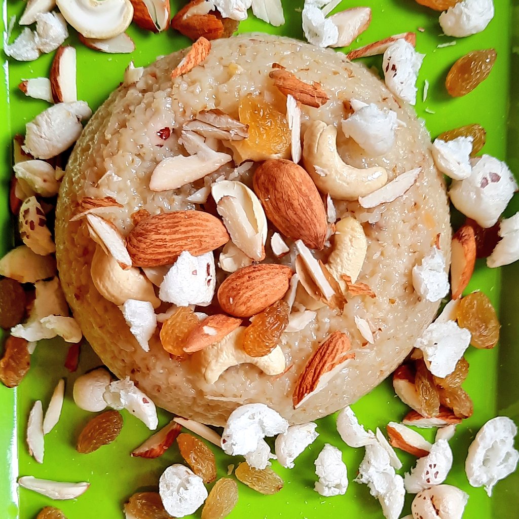 ClassicRecipes_'s tweet photo. Can you guess the food? 🤔

Checkout video- https://t.co/nujicyNLLM 
Or
https://t.co/4PKtGVASGy

#sweet #dessert #indianfood #foodblogger #RecipeOfTheDay #recipes https://t.co/tNkoHar7Zb