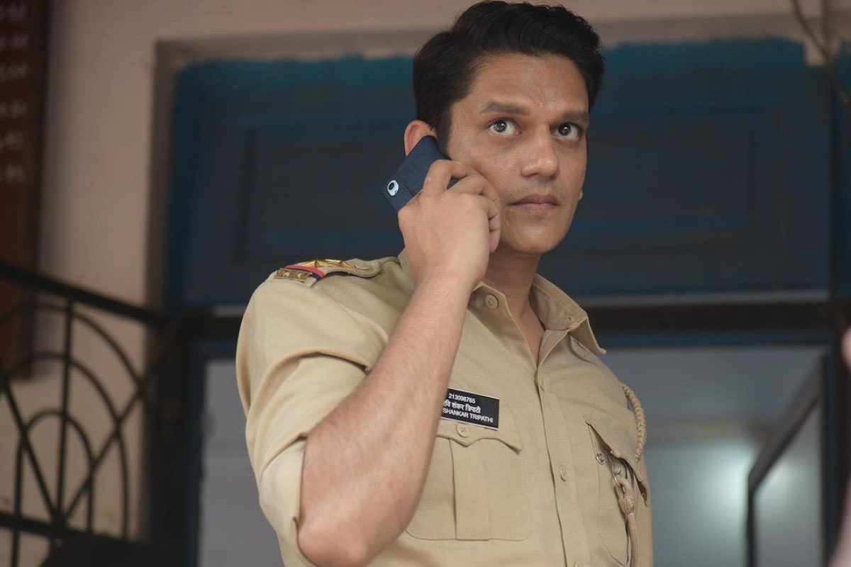 Sophie | Gisèle Pelicot Fan Account (@azenithromycin) on Twitter photo Loved watching ‘Kaalkoot’ for so so many reasons, but <a href="/MrVijayVarma/">Vijay Varma</a>’s character is the biggest one of them.
Spoilers ahead. Loved watching ‘Kaalkoot’ for so so many reasons, but <a href="/MrVijayVarma/">Vijay Varma</a>’s character is the biggest one of them.
Spoilers ahead.