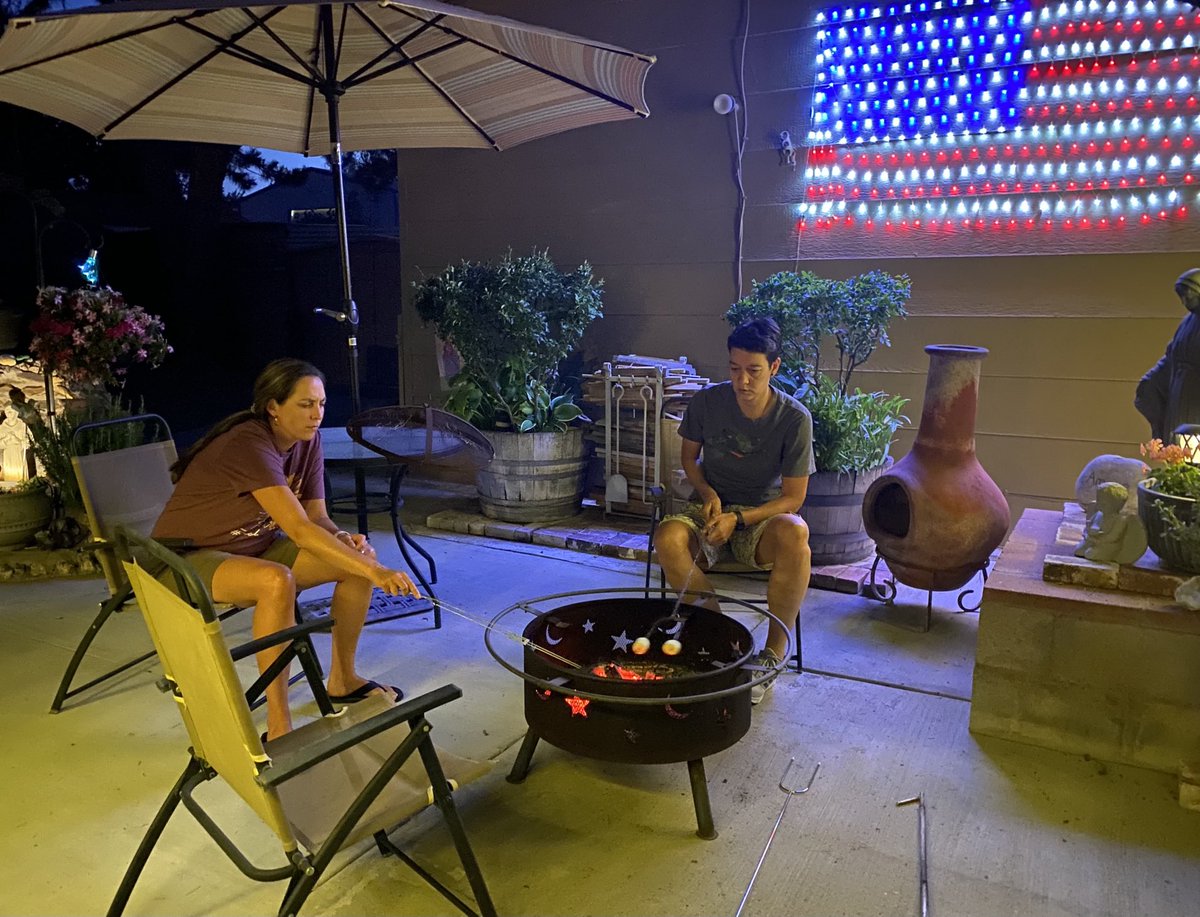 giuliacasarosa's tweet photo. s’mores time #nevada https://t.co/7Sdhn2GHB4