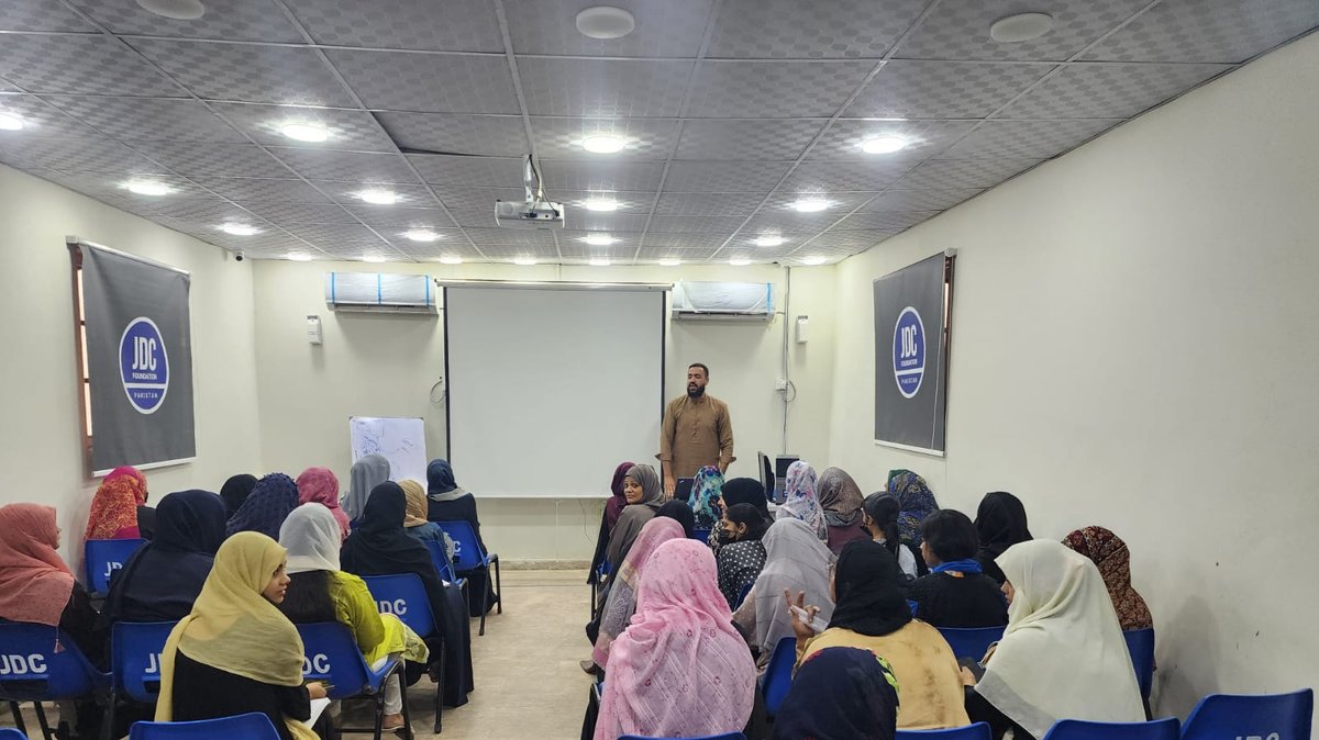jdcfoundationpk's tweet photo. Batch-03 last class of Certificate in Information Technology at JDC Free IT City!
.
.
.
#jdc #jdcfoundation #jdcfreeitcity #CIT #lastclass https://t.co/19TmKIjwbX