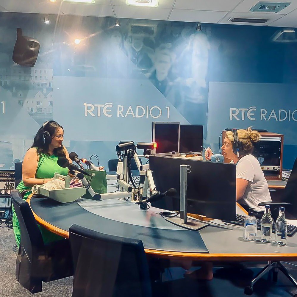 A lil #BTS of my visit to <a href="/RadioRayRTE/">Ray D'Arcy Radio</a> with Ciara King on Wednesday.  I shared my ultimate foraging starter guide 🌱. Missed it? Listen back to the interview on #Spotify here:  open.spotify.com/episode/7ctexg…