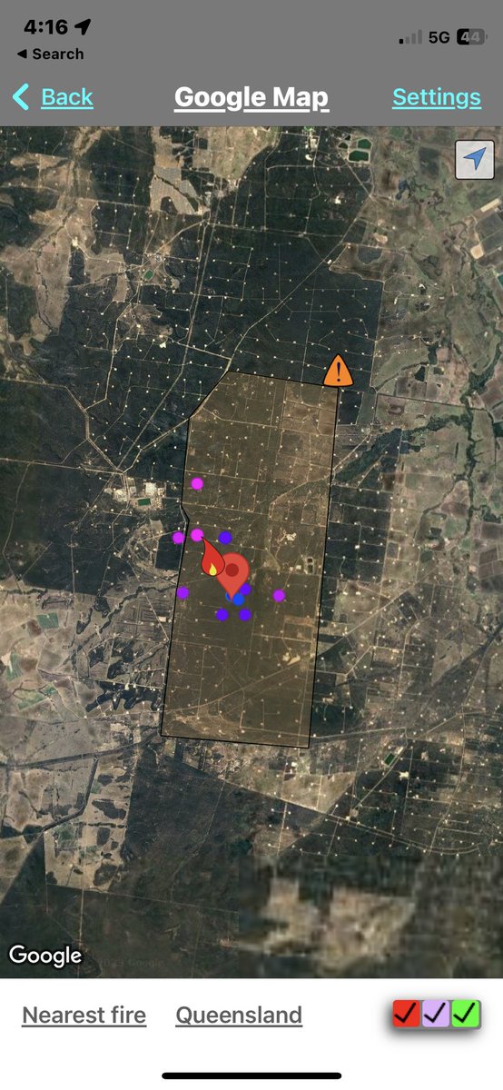 ZronR's tweet photo. So a bushfire has started in the middle of a CSG field.  There’s 13 vehicles in attendance and a prepare to leave warning in place.  Now what? https://t.co/5Xlsi1wFvb