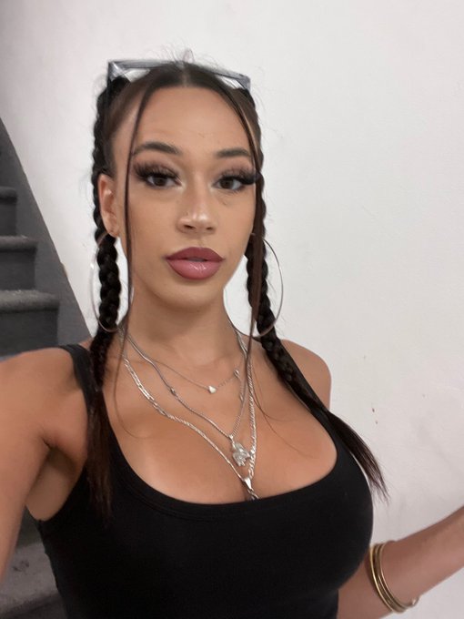 Bratz or Barbie ? https://t.co/ElOVKgUaol