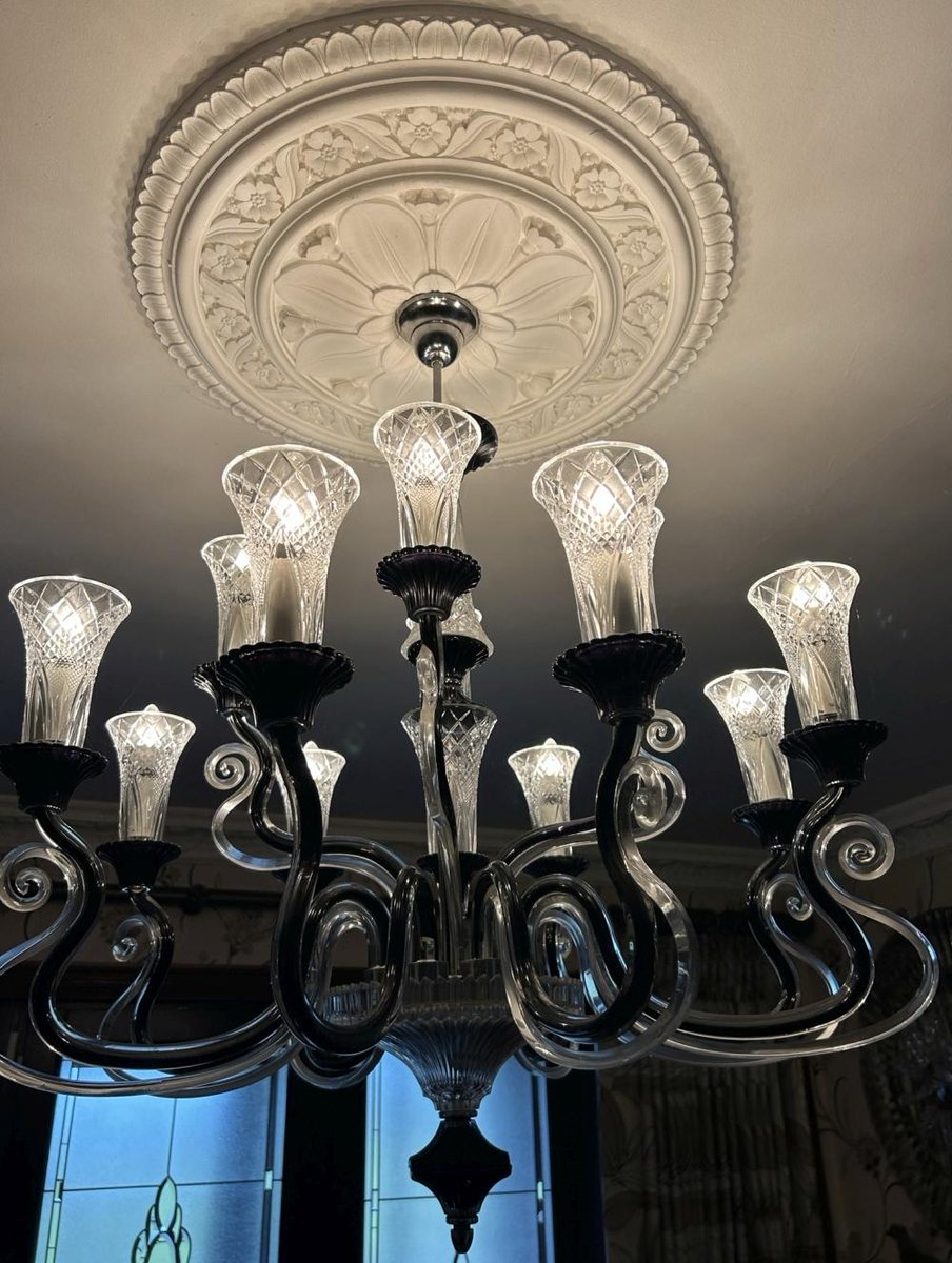 This Italian glass and crystal chandelier will sell at our auction on Tuesday. Estimate: €1,500 - €2,500.
Previews at Knocksaintlour House today, Saturday and Sunday. Eircode: E25 PP58  #sheppardsirishauctionhouse #OnlineAuction  #knocksaintlour #cashel #antiques #chandelier
