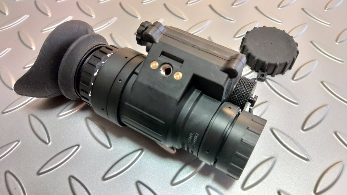 ぱっと見、PVS14ですがちょっと違う…中国製の14です、PVS-C14と言い