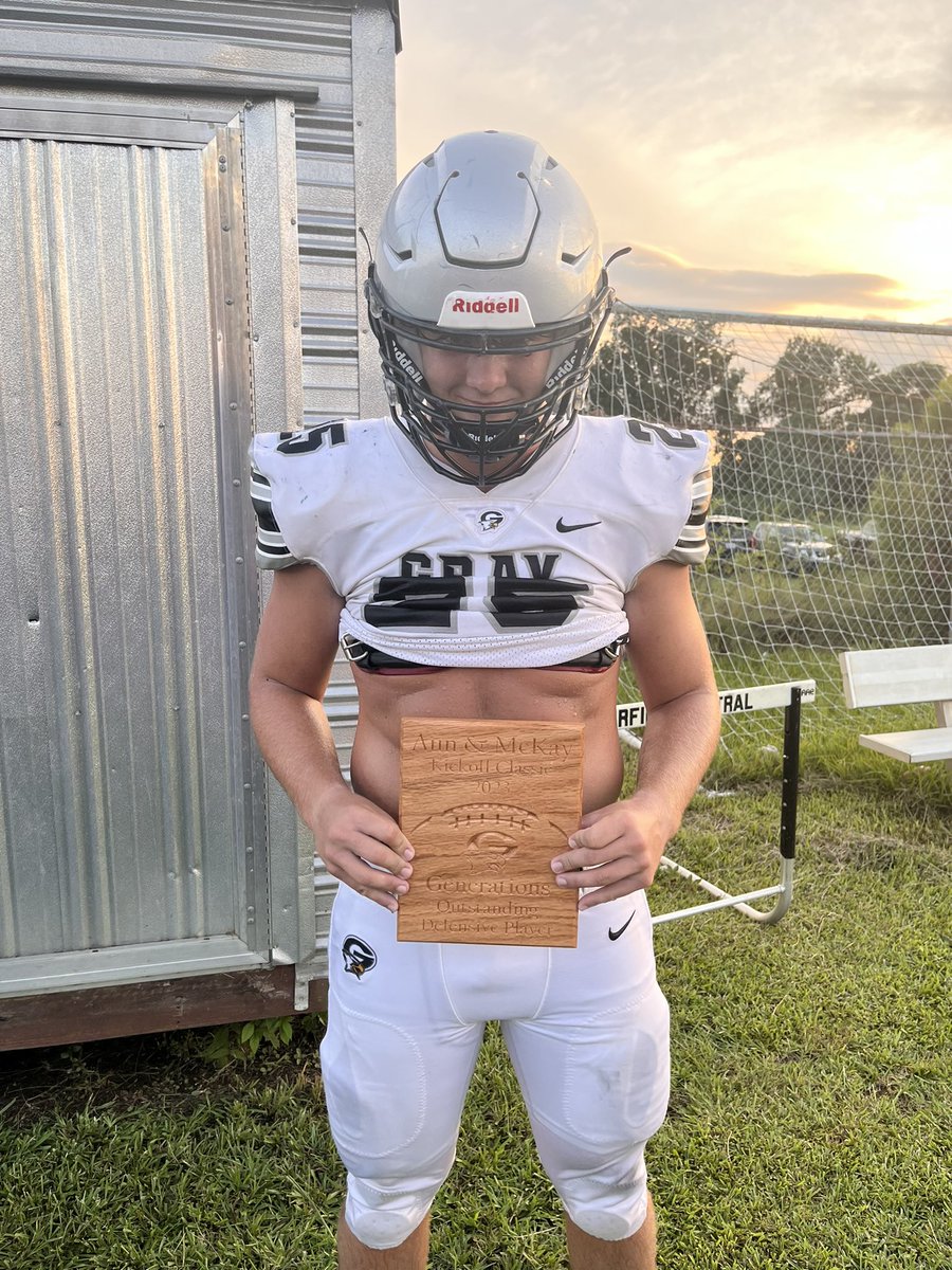 KaineWilliams25's tweet photo. Great game today at the jamboree!!! Got defensive player of the game, can’t wait for the season to begin🔥🔥🔥
@coachholmes54 @LouatTheState @HighSchoolBlitz https://t.co/qlFH97x6Ul