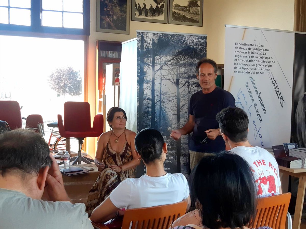 Tardes de verano, tardes de poesía. ¡Gracias! 🖤

#factor #espaciosanfeliz #súbetealtren #nuriaantón #eolasediciones #poesía #culrurarural #ruralbookshop #booksforsummer #librosparaelverano #león #leonesp #leónescultura #sanfelizdetorío