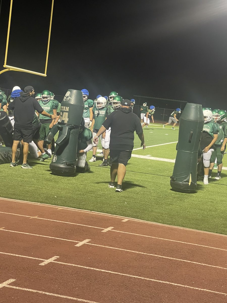 abrown05_EHS's tweet photo. I love midnight madness this time of year! Means…… FOOTBALL!!! It really is Family, Friends and Football. #gorams #earnyourhorns #thsfb https://t.co/MKcHMq5z1m