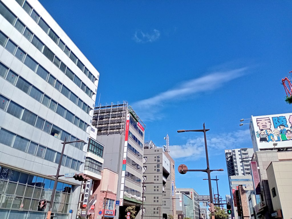 a_nakashima77's tweet photo. 水戸市街地を散策中です👣
先週は水戸黄門まつりが行われていましたよね!本日も賑わっていますね。
水戸芸術館はやはりお洒落ですね🖼
#1日1いばらき https://t.co/xbygTHbP0v