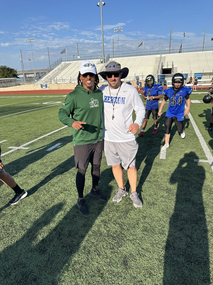 CoachRobo55's tweet photo. My guy! One of the best in the biz! @thecoachhill https://t.co/Q5mDj6SCjl