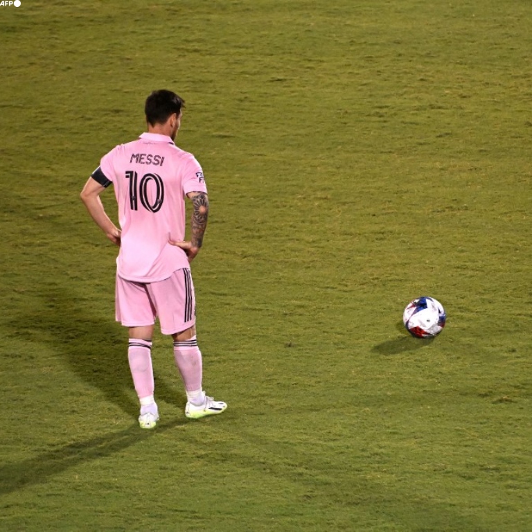 InvictosSomos's tweet photo. ¡¡LIONEL MESSI VOLVIÓ A MARCAR CON EL INTER MIAMI!! ¡¡EL MEJOR DE TODOS LOS TIEMPOS NO PODÍA PERDERSE LA FIESTA!! ¡¡4-0!! ¡¡YA SON 8 GOLES OFICIALES DESDE QUE LLEGÓ A ESTADOS UNIDOS!! ¡¡EL GOAT SIGUE IMPARABLE EN LA LEAGUES CUP!! ¡¡GOL + BOLETO A SEMIFINALES!! https://t.co/f3JfNlvXd4