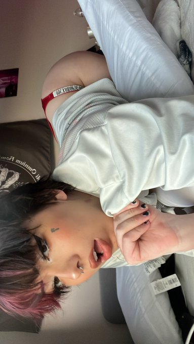 makeup on point tbh >.< https://t.co/5fDJmnUXFt