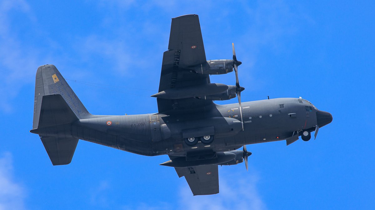 eos40is's tweet photo. 横田基地 10:49 RWY36↘︎
C-130H フランス空軍🇫🇷
61-PM
毎年恒例のお盆ハーク。
いつものコールサインで Bienvenue au Japon.😍

#YokotaAB #CTM1408 https://t.co/aDiOg68X0n