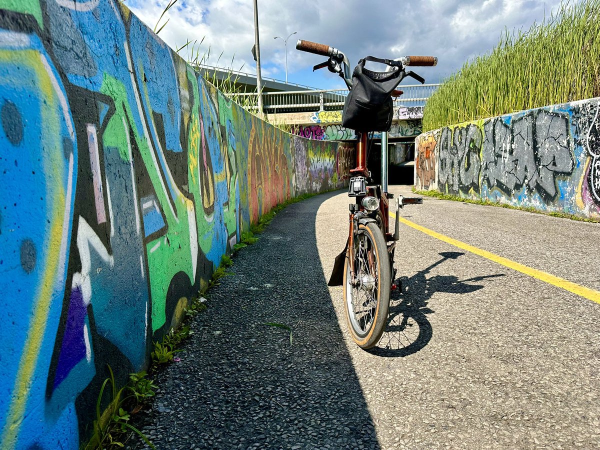 sfyro's tweet image. I had an awesome Friday afternoon. 

I forgot the roads are closed for AT use, which was an awesome bonus. Despite having a headwind in every direction, the weather and water was otherwise ☀️ and 👌🏼! 

And yes, this was a 🩴 Brompton #bikeswim. 

#ottbike #velogat #seenonmyride