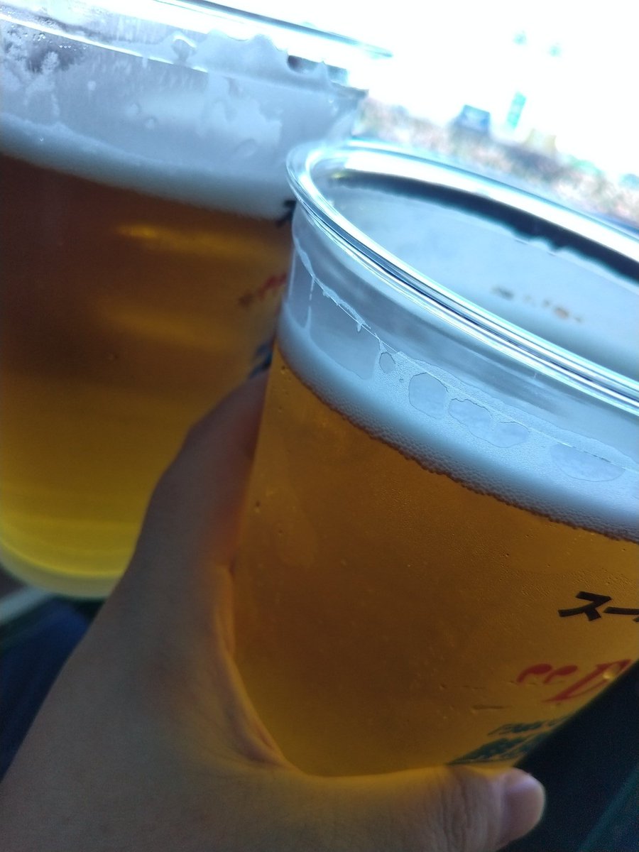 uzukixx's tweet photo. 4年振りの乾杯🍻 https://t.co/v79zGSW83P