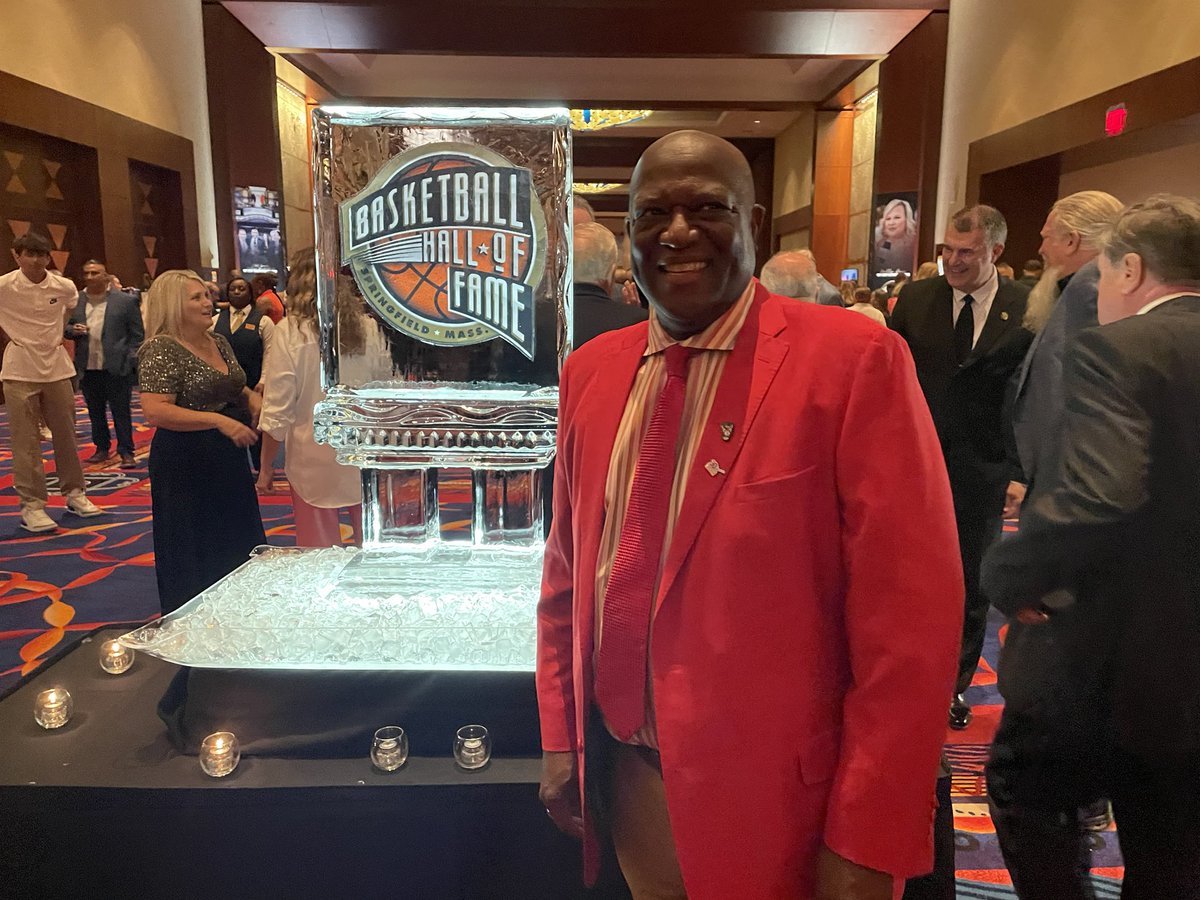 Valvano in Naismith basketball hall of fame😊