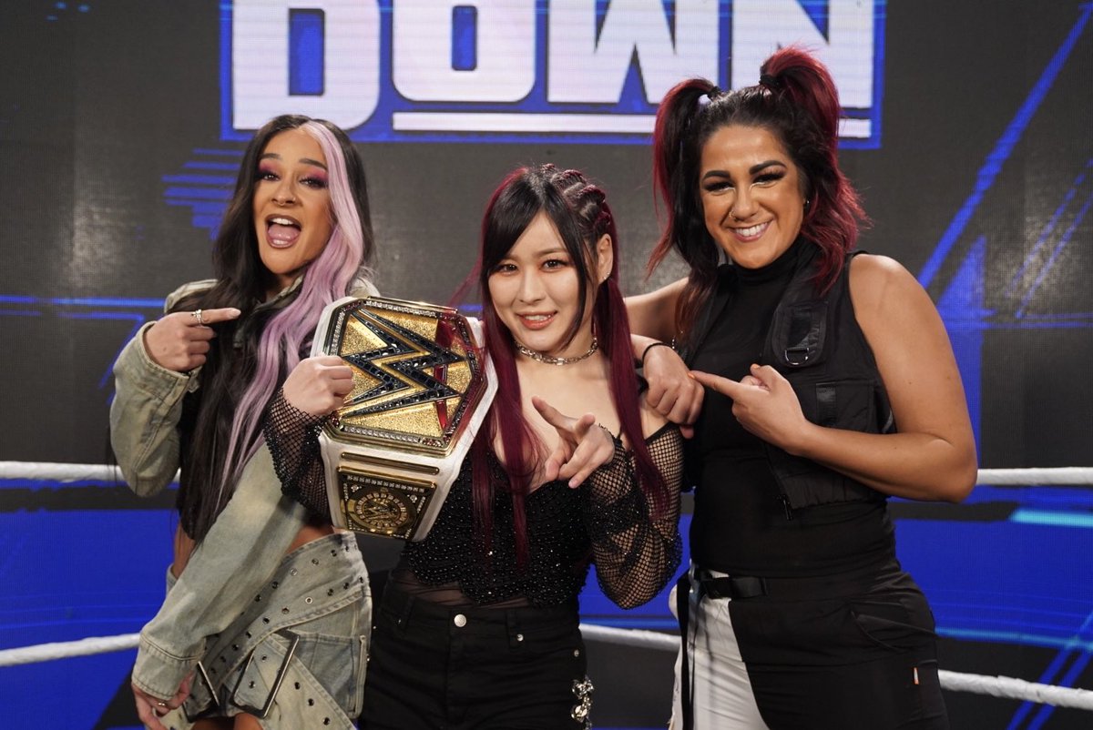 Look how cool we are.😎

#DamageCTRL #SmackDown 
<a href="/ImKingKota/">𝖈𝖍𝖆𝖗𝖑𝖎𝖊𝖌𝖎𝖗𝖑 🎮</a> <a href="/itsBayleyWWE/">Bayley</a>