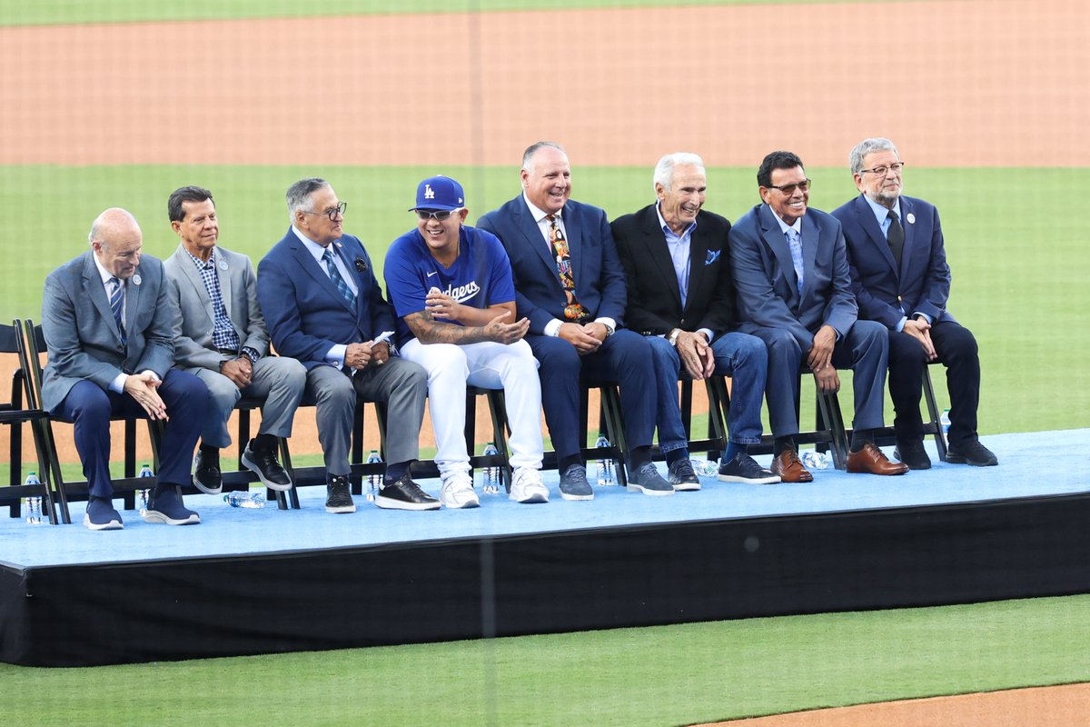 MLB_Mexico's tweet photo. ¡ERES INMORTAL, FERNANDO! 👏🇲🇽

@LosDodgers retiraron el número 34 de Fernando Valenzuela en una emotiva ceremonia. 'El Toro de Etchohuaquila' vivirá para siempre en el inmueble de Chavez Ravine.

#YoAmoElBeis https://t.co/mOlcS2Dh9F