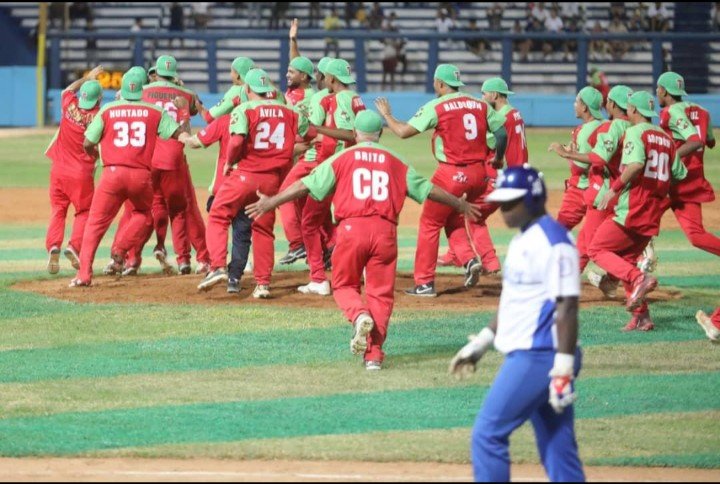 DrRobertoMOjeda's tweet photo. Felicidades al pueblo de #LasTunas, a sus autoridades y en especial a su equipo de Béisbol por coronarse campeones de la #SNB62, que ha sido una gran fiesta de principio a fin. Ha ganado el deporte cubano, ha ganado #Cuba. https://t.co/JD9SVhtKHn